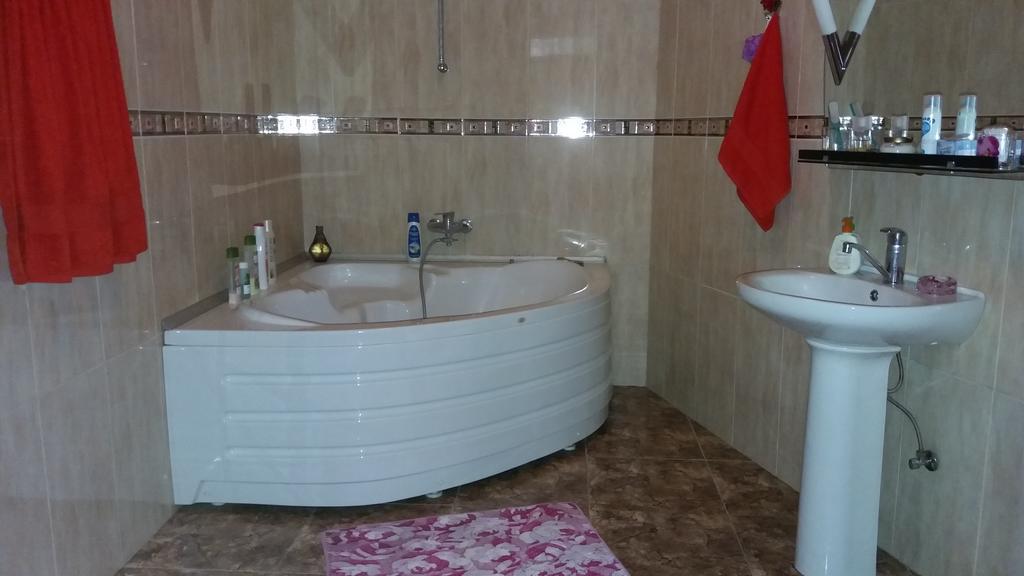Guest House Kartvelishvili Батумі Екстер'єр фото