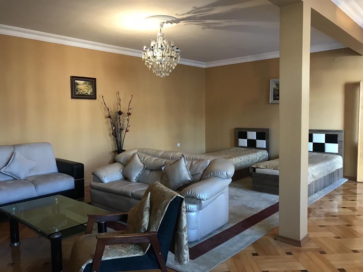 Guest House Kartvelishvili Батумі Екстер'єр фото