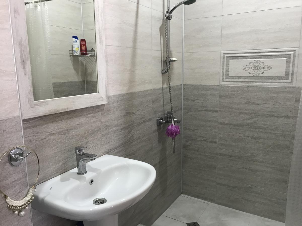 Guest House Kartvelishvili Батумі Екстер'єр фото
